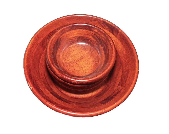 Five-piece plastic wood-look salad bowl set. Four individual bowls, one large serving bowl. Lightweight great for BBQ