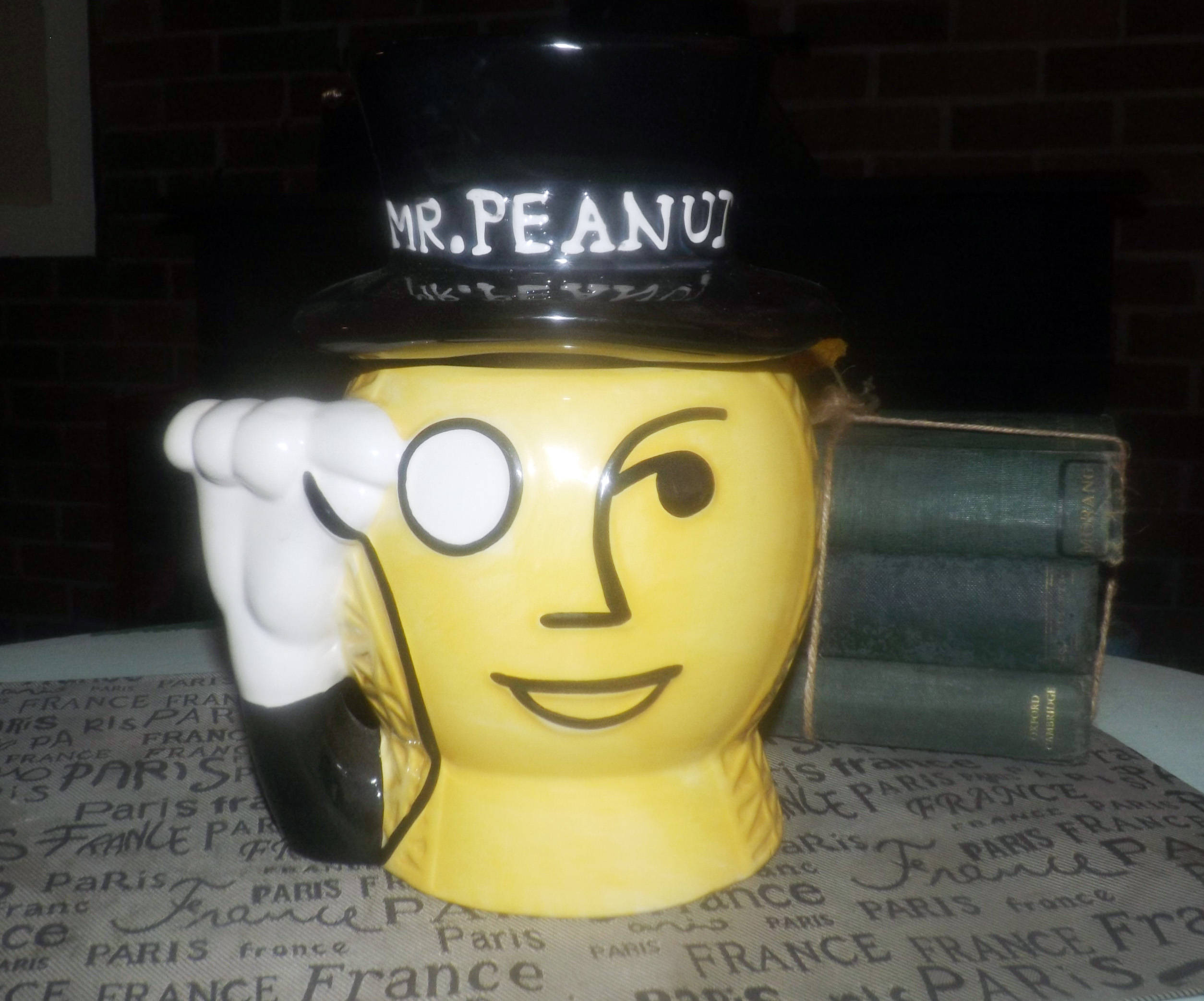 Vintage (late 1980s) Mr. Peanut Planters Peanuts 300g ceramic cookie