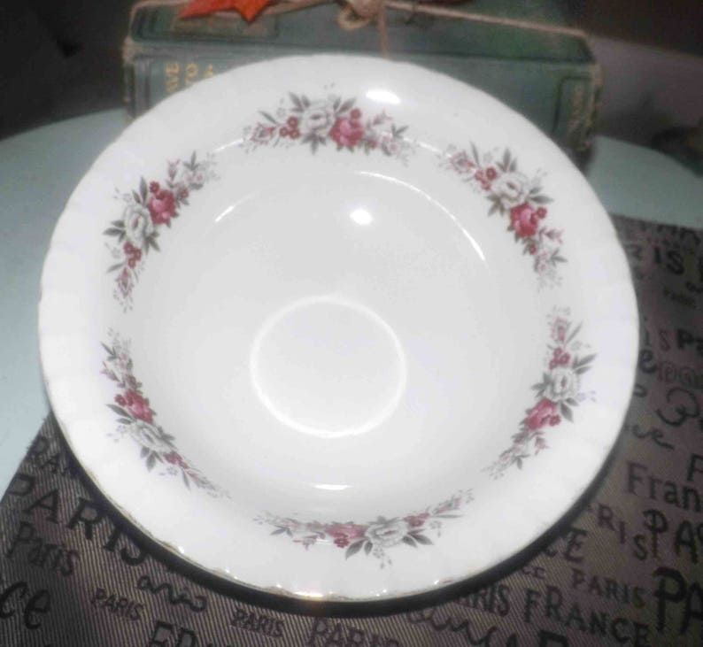 Ridgways Mirandy rimmed vegetable bowl White Mist ironstone. white roses Vintage 1960s 22K gold edge Red Ridgway Pottery