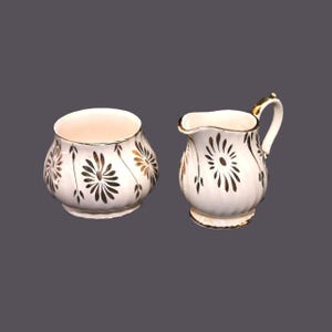 Sadler 3147 creamer and sugar bowl set made in England.