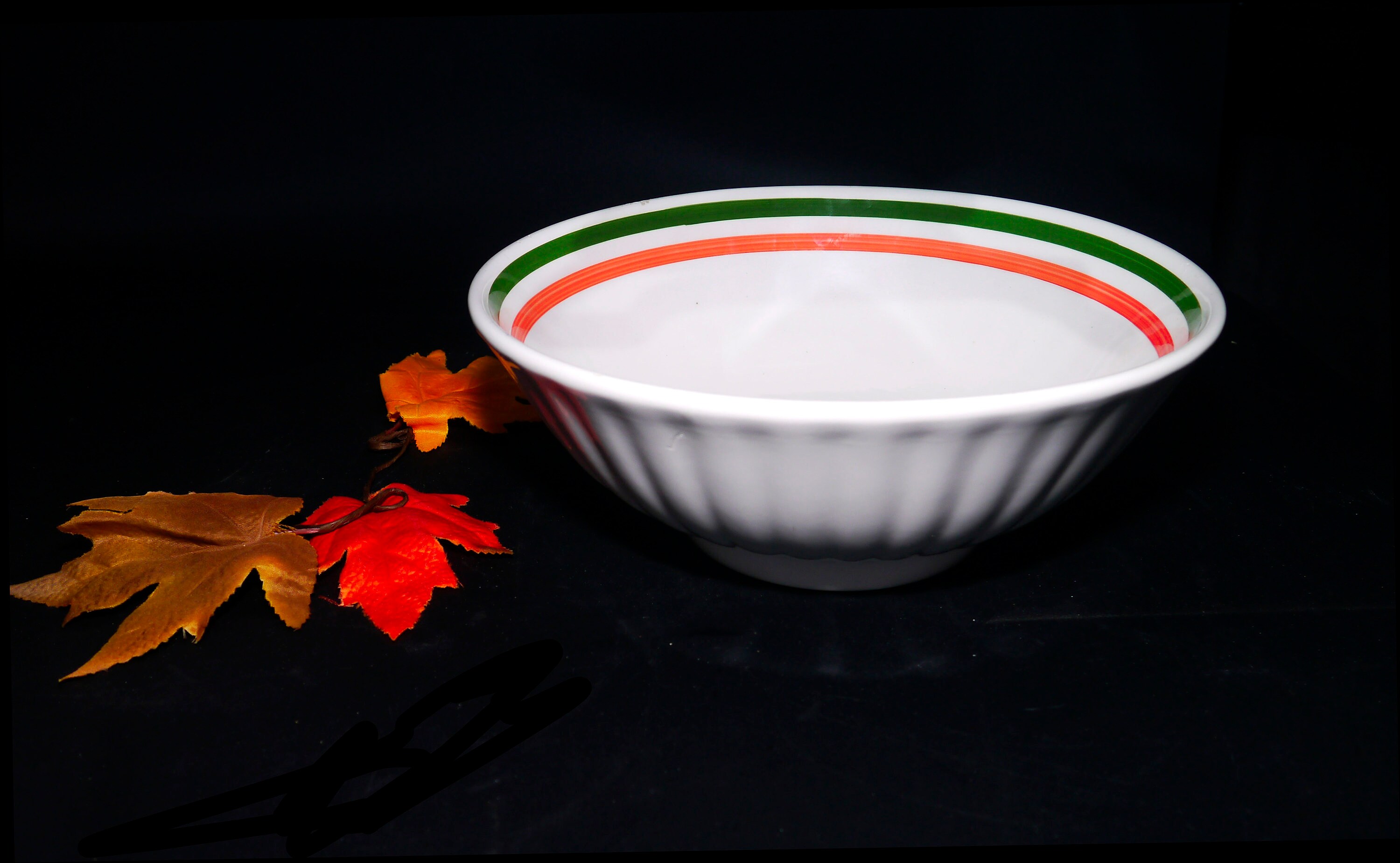 Vintage (1980s) La Primula pasta serving bowl made in Italy. Central