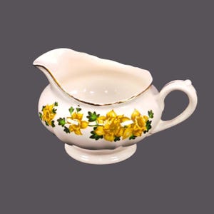 Sovereign Potters Daffodil 1175-53 Milchkännchen. Kleinere Fehlstelle (siehe unten).