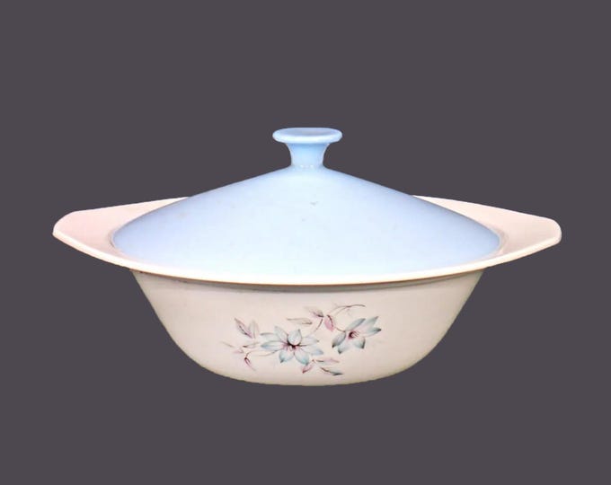 Johnson Brothers JB560 covered rimmed vegetable serving bowl made in England.