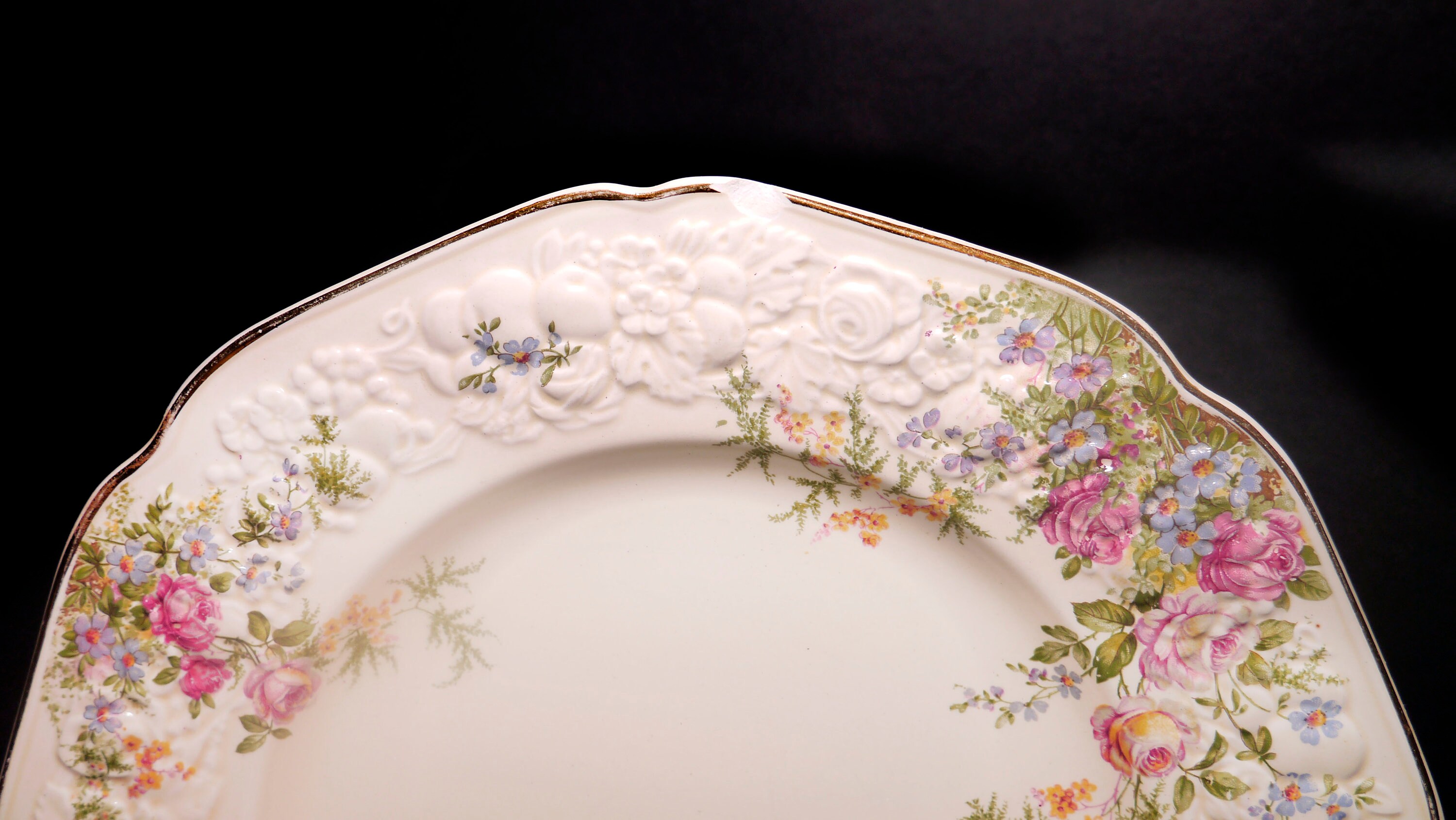 Four Crown Ducal Rosalie dinner plates. Florentine shape, made in