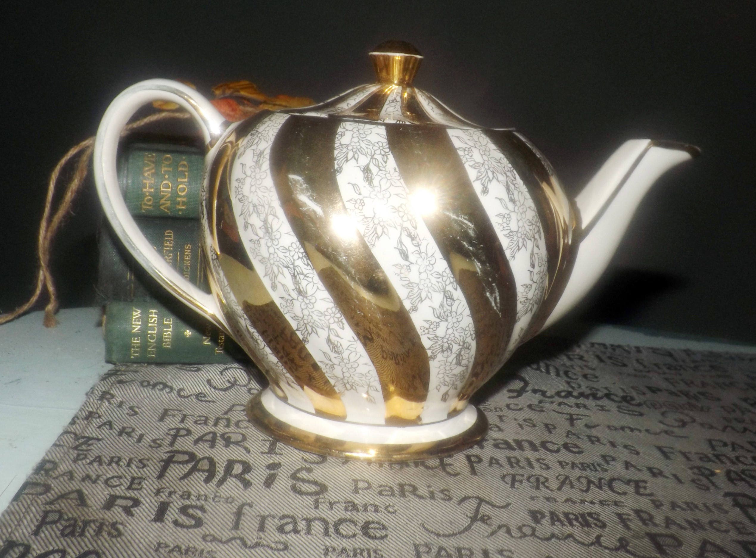 Early midcentury Sadler 1539 handpainted, gold luster swirled teapot
