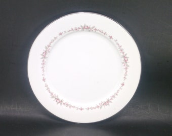 Vintage Noritake Rosepoint 6206 dinner plate made in Japan.