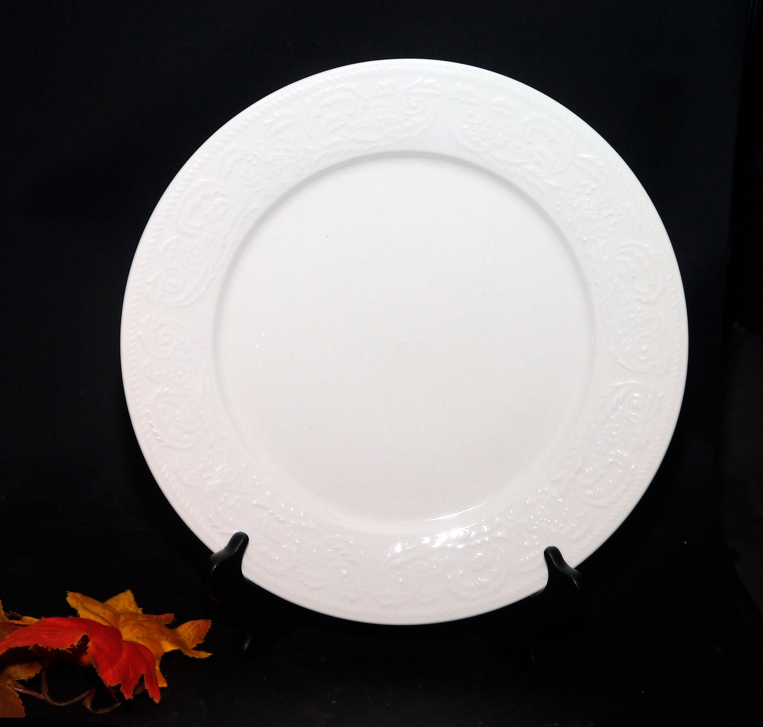 Sakura Devonshire White allwhite chop plate service plate round