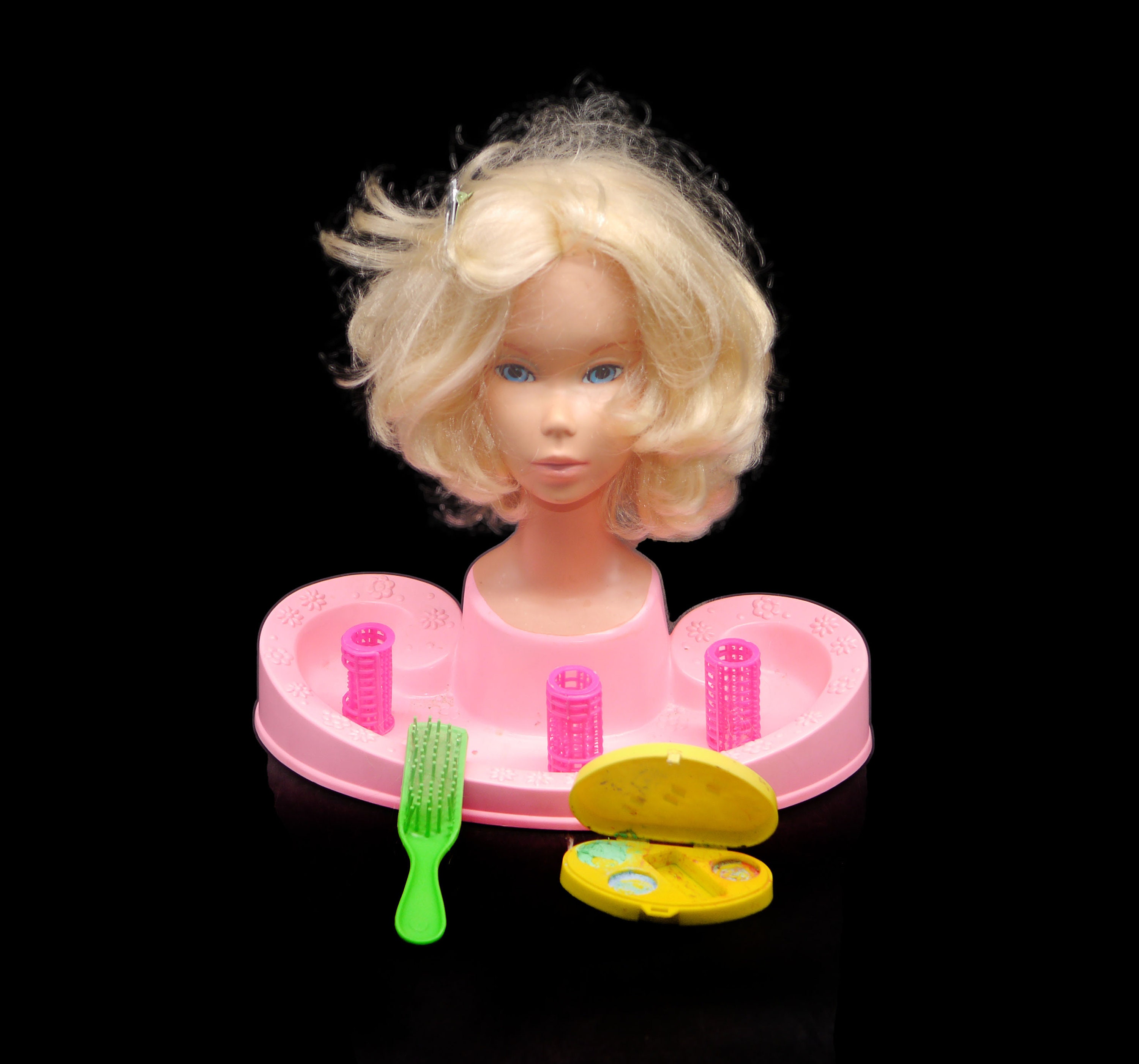 Mattel Barbie Beauty Center 4027. Original box, some accessories.