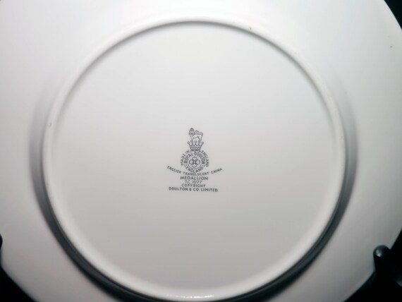 Vintage dessert or side plate made in England Sold individually. Royal Doulton Medallion TC1077 bread 1970s