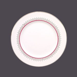 Vintage Alfred Meakin Montcalm dinner plate made in England.