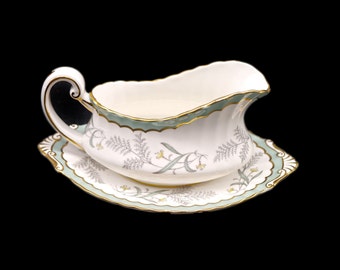 Paragon Sylvan Z1482 gravy boat with oval under-plate. Bone china made in England.