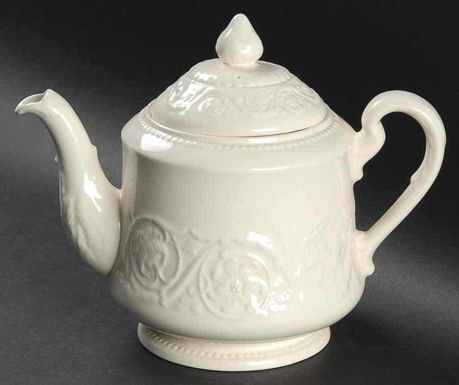 Wedgwood Patrician teapot. Queensware line. made in England. Flaw (see