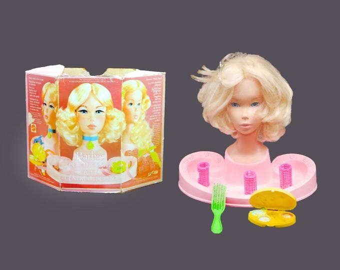 Mattel Barbie Beauty Center from 1972. Original box, some accessories.