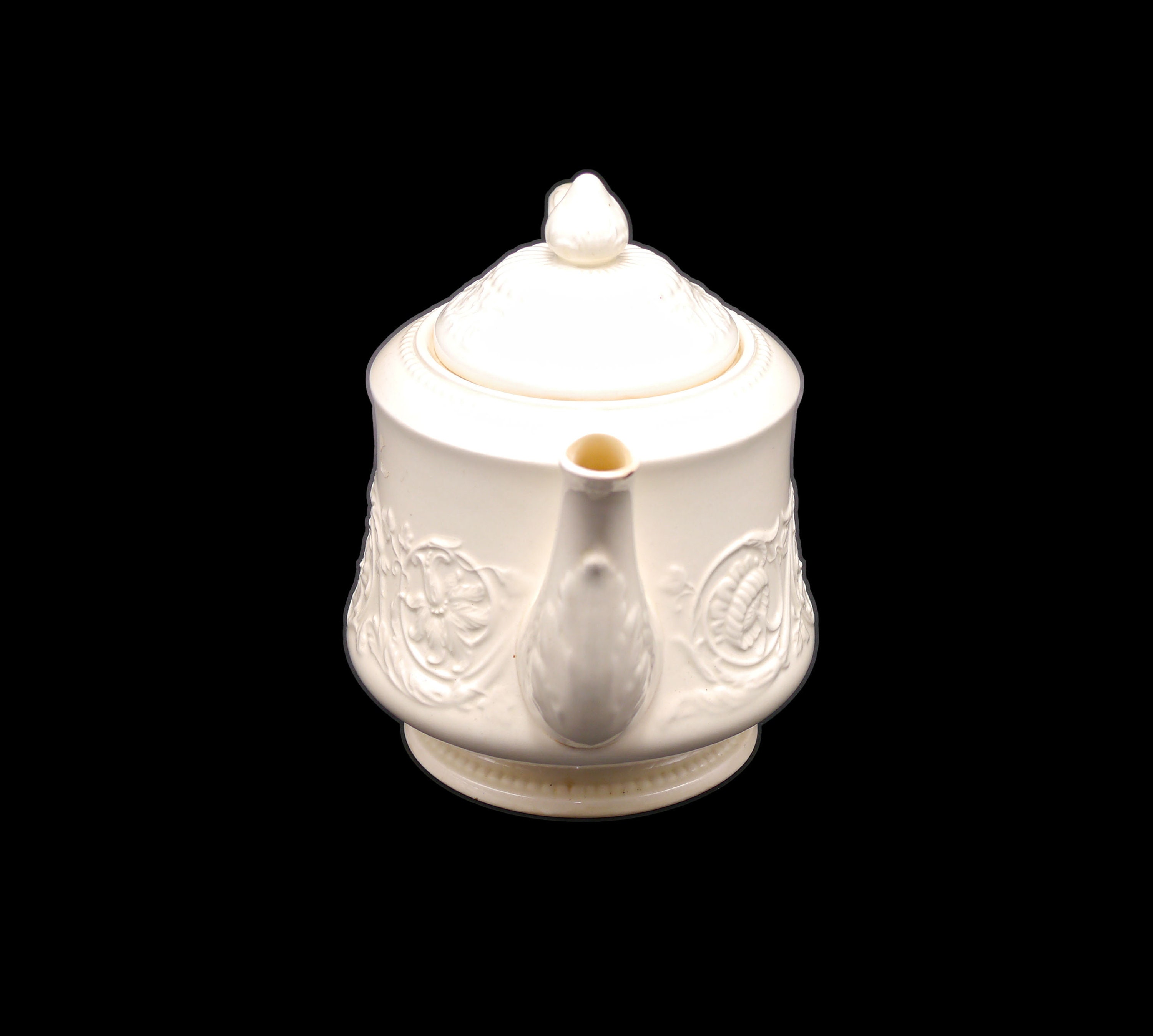 Wedgwood Patrician fourcup teapot. Wedgwood Queensware made in England