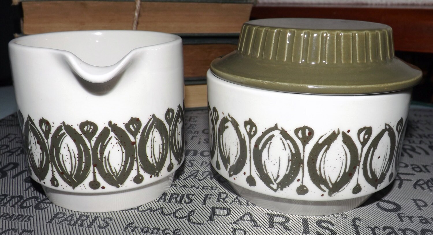 Vintage (1970s) Biltons BIL30 creamer or covered sugar bowl. 1970s