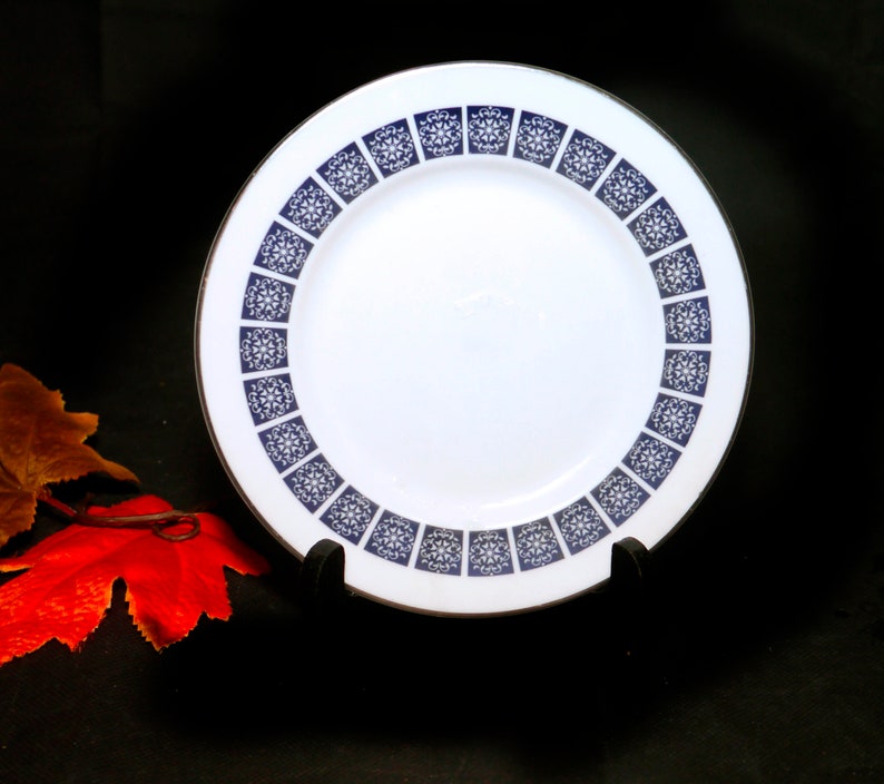 Vintage dessert or side plate made in England Sold individually. Royal Doulton Medallion TC1077 bread 1970s