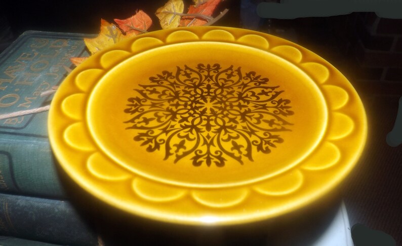 Vintage embossed rim. Homer Laughlin Castilian stoneware bread-and-butter Retro black geometric or side plate 1960s dessert Coventry