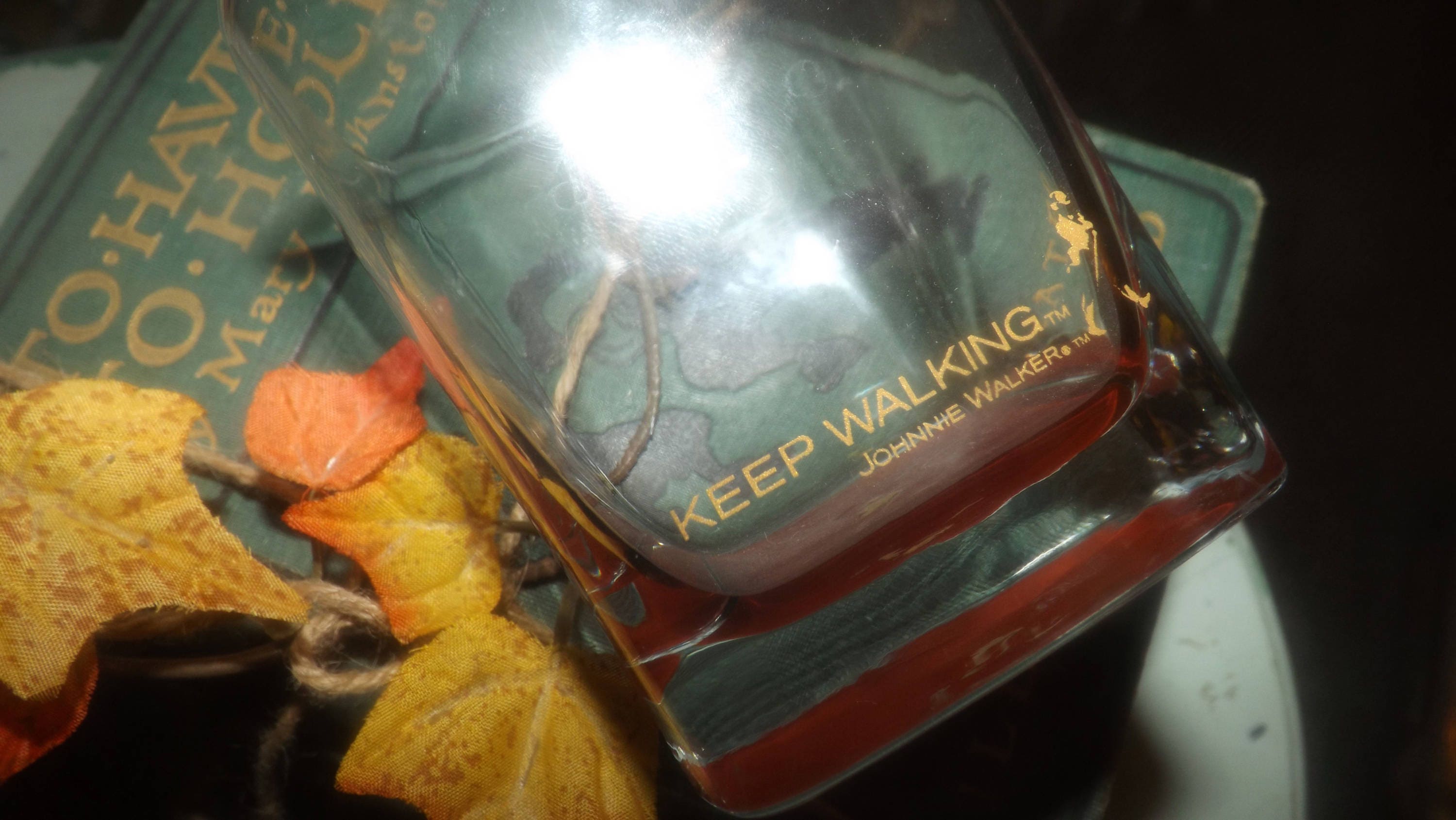 Johnnie Walker Red Blended Scotch Whisky Keep Walking Icons Bottle Design 700 ml