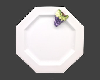 Vintage Mikasa Blanc de Blanc M2600 dinner plate. Majolica grapes. Japan.