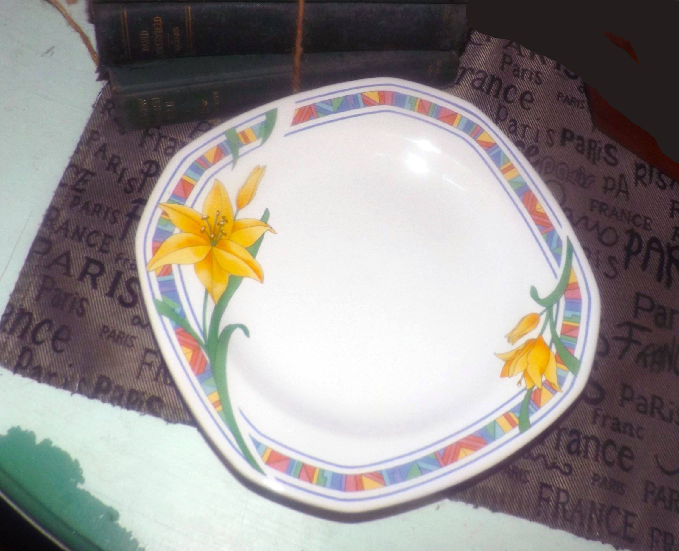 Vintage (1995) Corelle Sante Fe Lily pattern salad or side plate