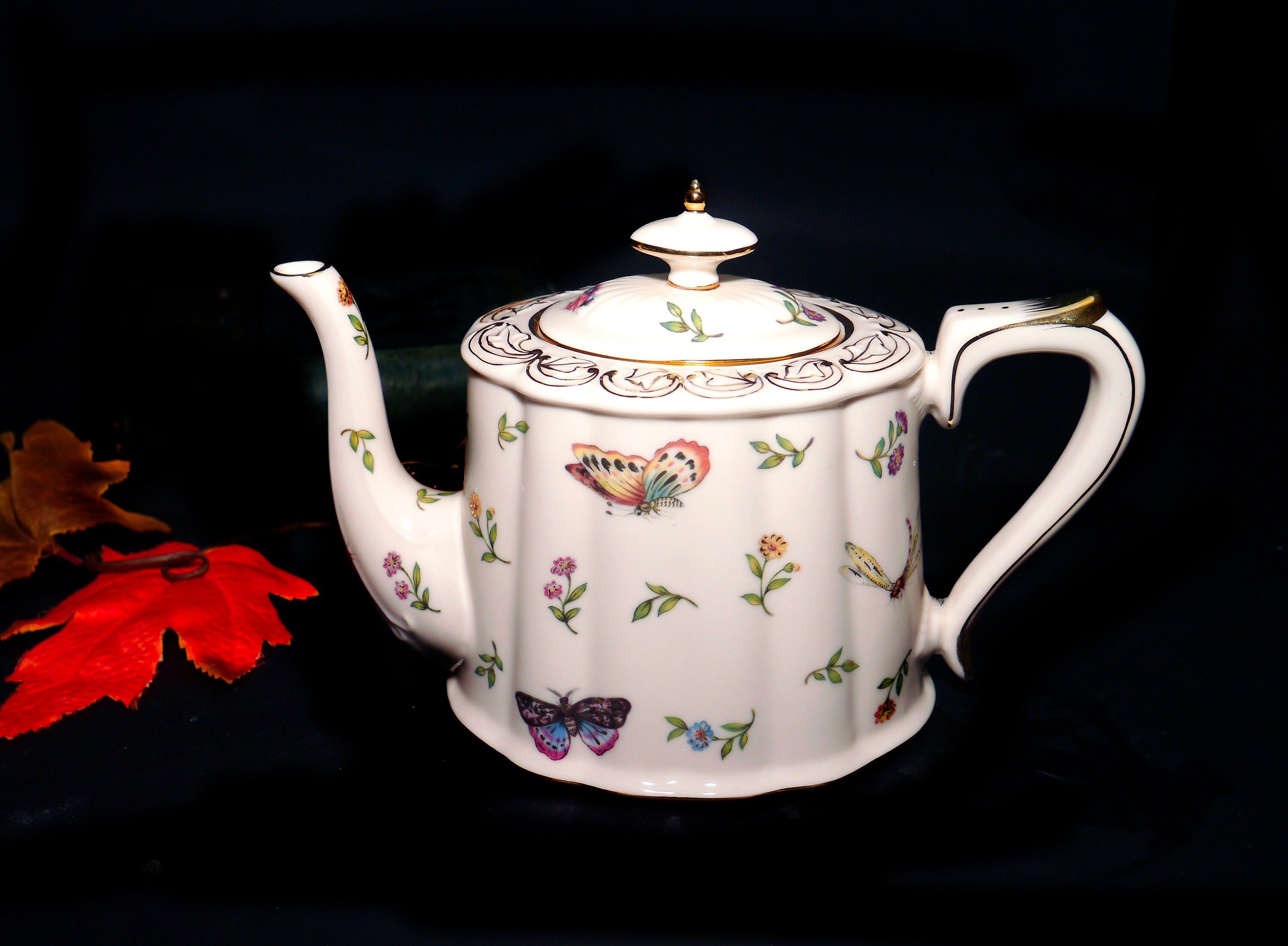 Vintage Skye McGhie Garden Whispers handdecorated 4cup teapot