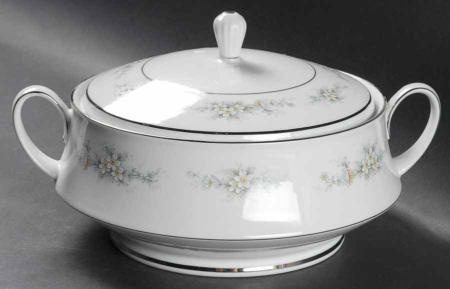 Vintage (late 1970s1980s) Noritake Melissa 3080 round covered handled