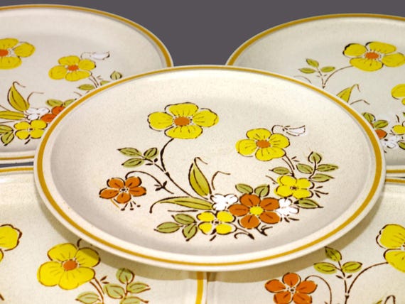 Vintage Hearthside Sunshine Flowers Stoneware Dinner Plates Made