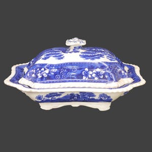 Antique Copeland Spode Spode&#39;s Tower Blue flow-blue covered serving bowl made in England. Flaws (see below).