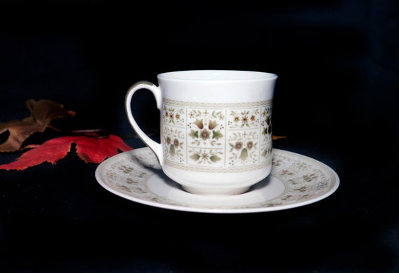 minor cutlery scratches Royal Doulton Samarra 6 7/8" dessert bowl minor cutlery scratches Royal Doulton Samarra 6 7/8" dessert bowl
