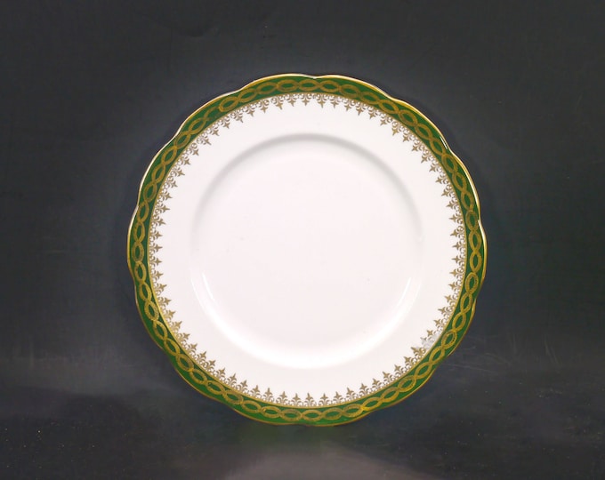 Royal Albert 2799 luncheon plate. Gold laurel chain on green made in England.