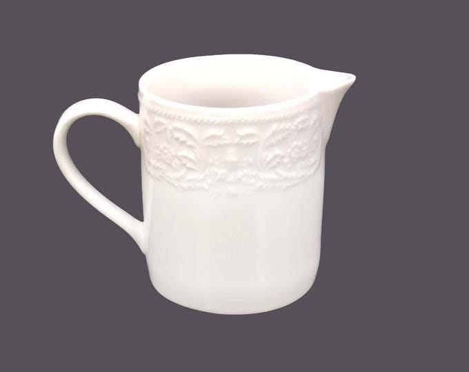 Sakura Devonshire White Chef's favorite all-white creamer or covered sugar bowl. Sold individually.