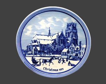 Plateel Bakkerij Schoonhoven decorative Delft Christmas plate for 1971. Laurens Church Rotterdam circa 1611. Made in Holland.