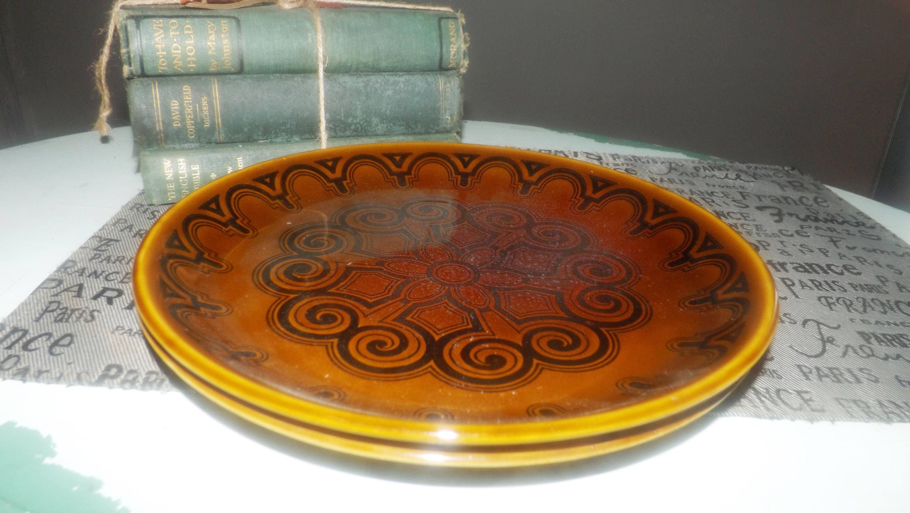 Set of three retro Biltons BIL58 large dinner plates. Highgloss brown