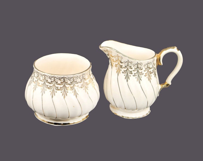 Sadler 3133 hand-decorated mini creamer and open sugar bowl set made in England. Flaw (see below).