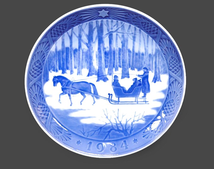 Bing & Grondahl Jingle Bells decorative Christmas 1984 wall cabinet display plate made in Denmark.