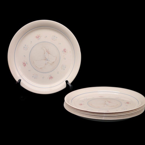 Seven shops Corelle Corningware Country Promenade dinner plates made in the USA. Flaws (see below).