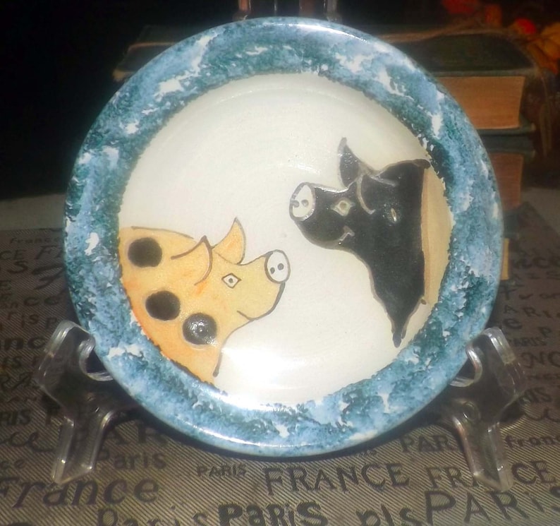 Annette McCourty Dumfries and Galloway Barnbarroch Pottery Scotland hand-painted spotted pigs dish Vintage sugar cubes bowl. late 1970s