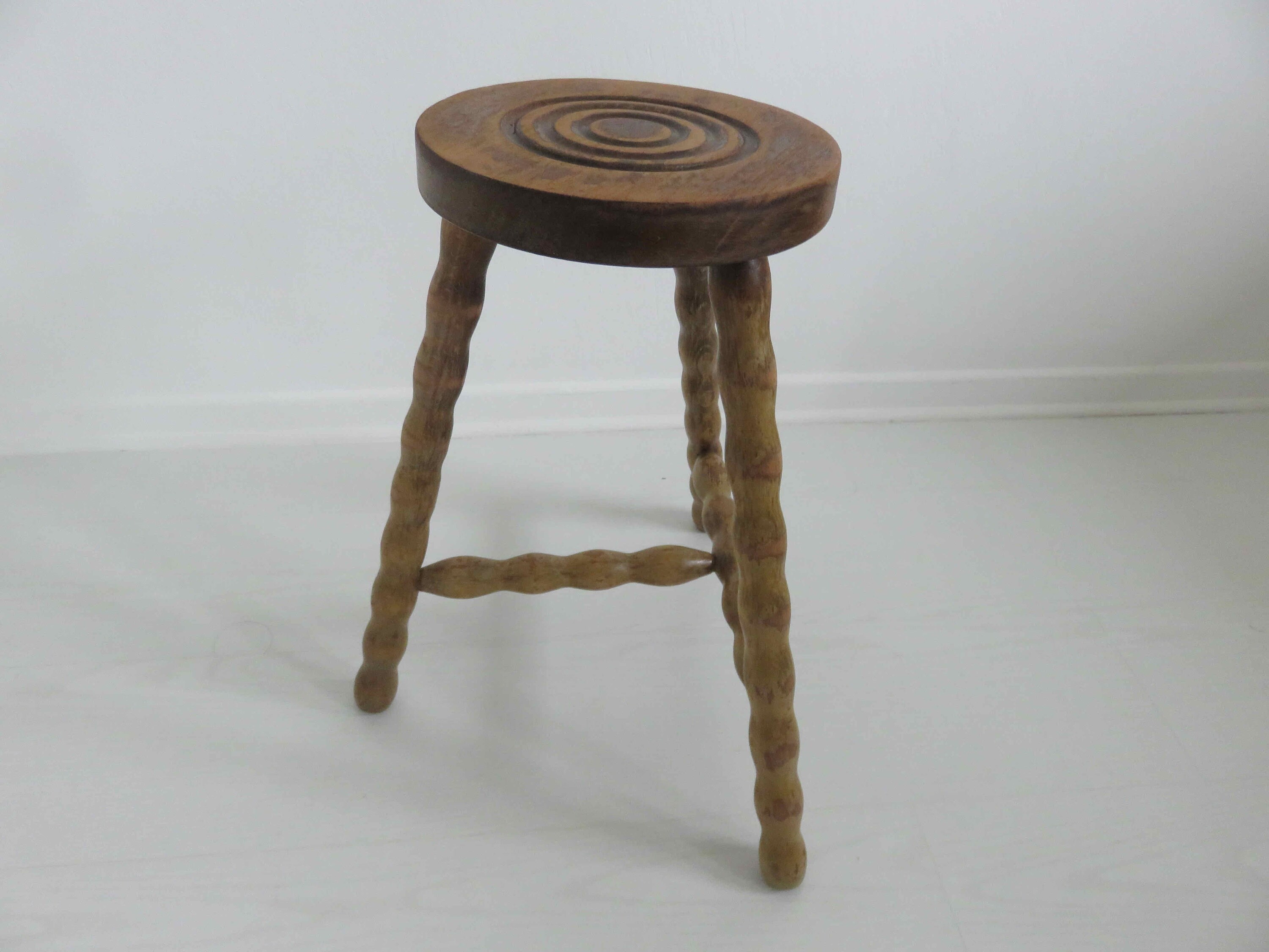 Ancien Tabouret Tripode,