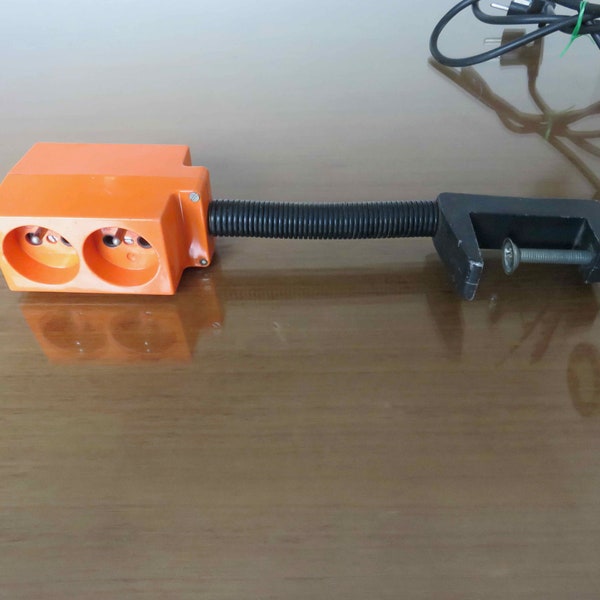 Prise multiple, agrafée, orange, sur flexible, marque " MERTEN " 1970 70's vintage orange power strip