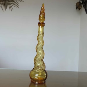 Large &quot;twisted&quot; carafe in amber yellow glass, mid century 1960 1970 60&#39;s 70&#39;s old vintage yellow glass bottle carafe