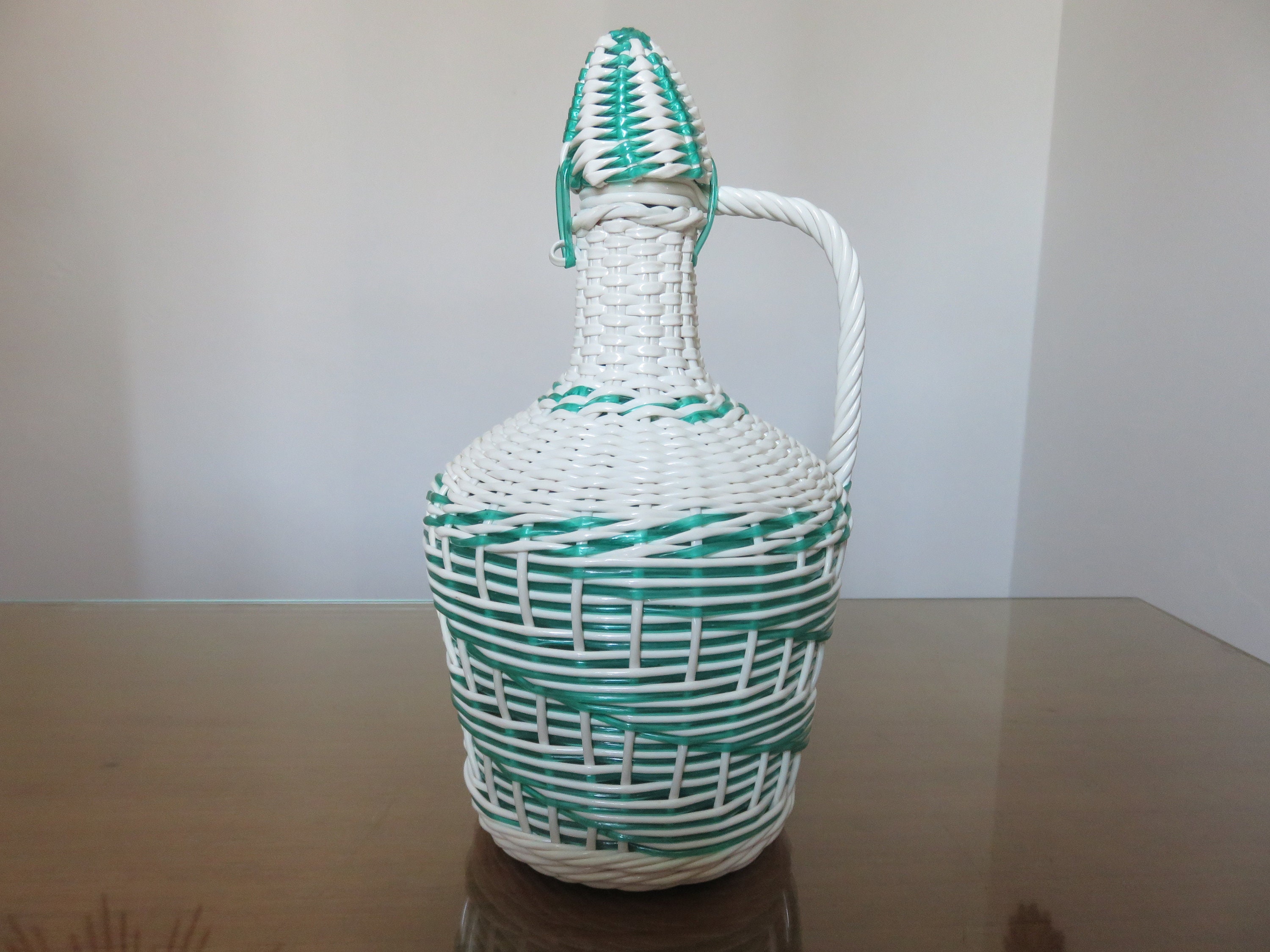 Bouteille en Scoubidou Verte et Blanche Mid Century 1960 1970 60's 70's Old Vintage Bottle