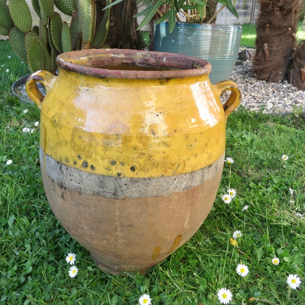 Rare antique pot à confit, XXL, terre cuite vernissée jaune, du Sud Ouest de la France, du 19ème siècle, old vintage yellow terracotta pot