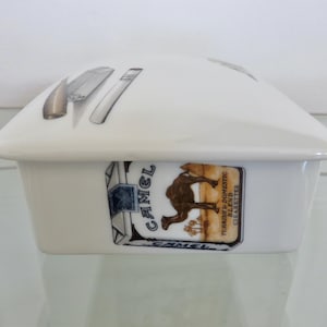 Scatola per sigarette in porcellana JS Limoges, motivo fumatore, metà secolo 1950 Scatola per sigarette in porcellana francese vintage anni '50