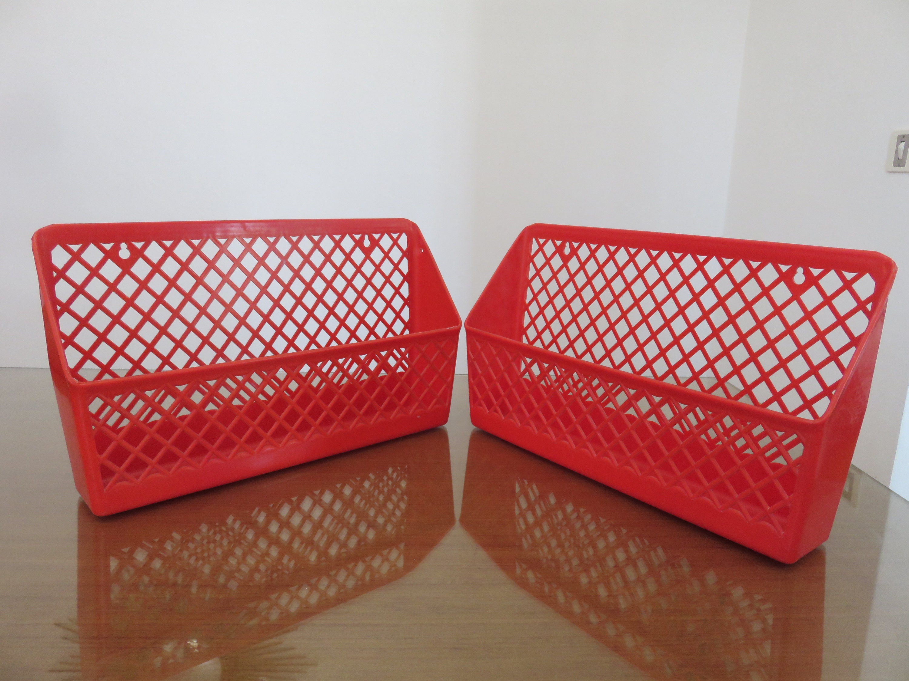 Série de 2 Range Courrier Muraux, en Plastique Rouge, Typiques 1950 1960 50's 60's Vintage French Re