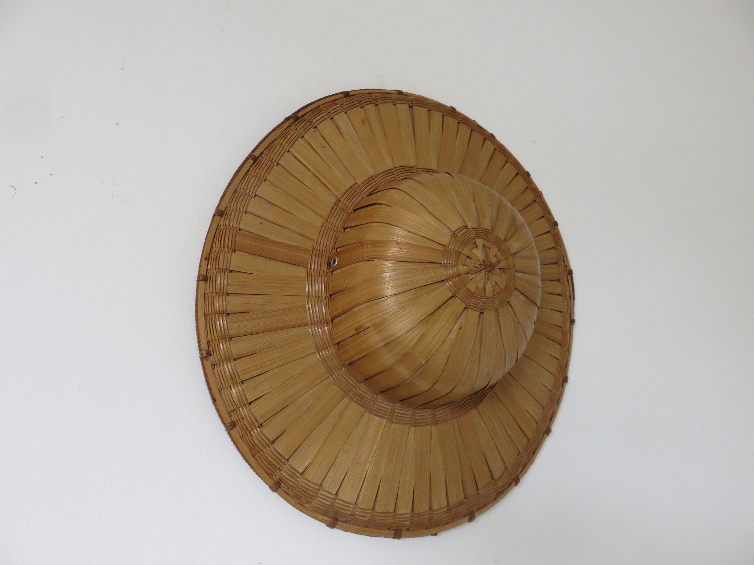 Chapeau, Casque Colonial, en Bambou, Rotin, Deco Murale, Ethnique 1970 70's Vintage