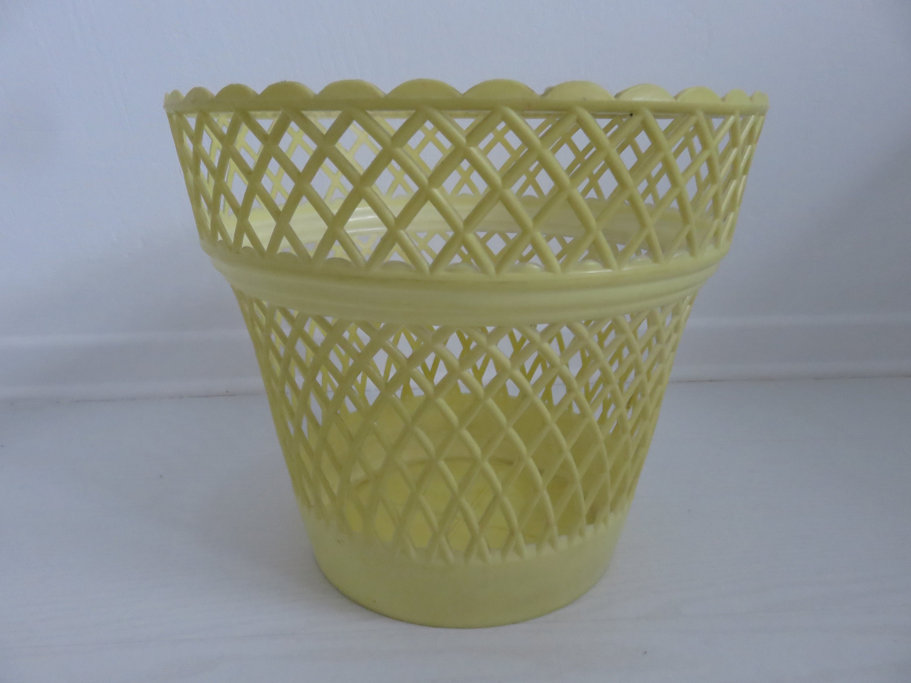 Grand Cache Pot Syla en Plastique Souple Jaune Pâle Mid Century 1950 1960 50's 60's Vintage French P