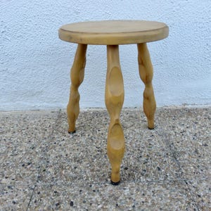 Antique tripod stool, farmhouse stool, light wood 1970s 70&#39;s old French vintage wood tripod stool