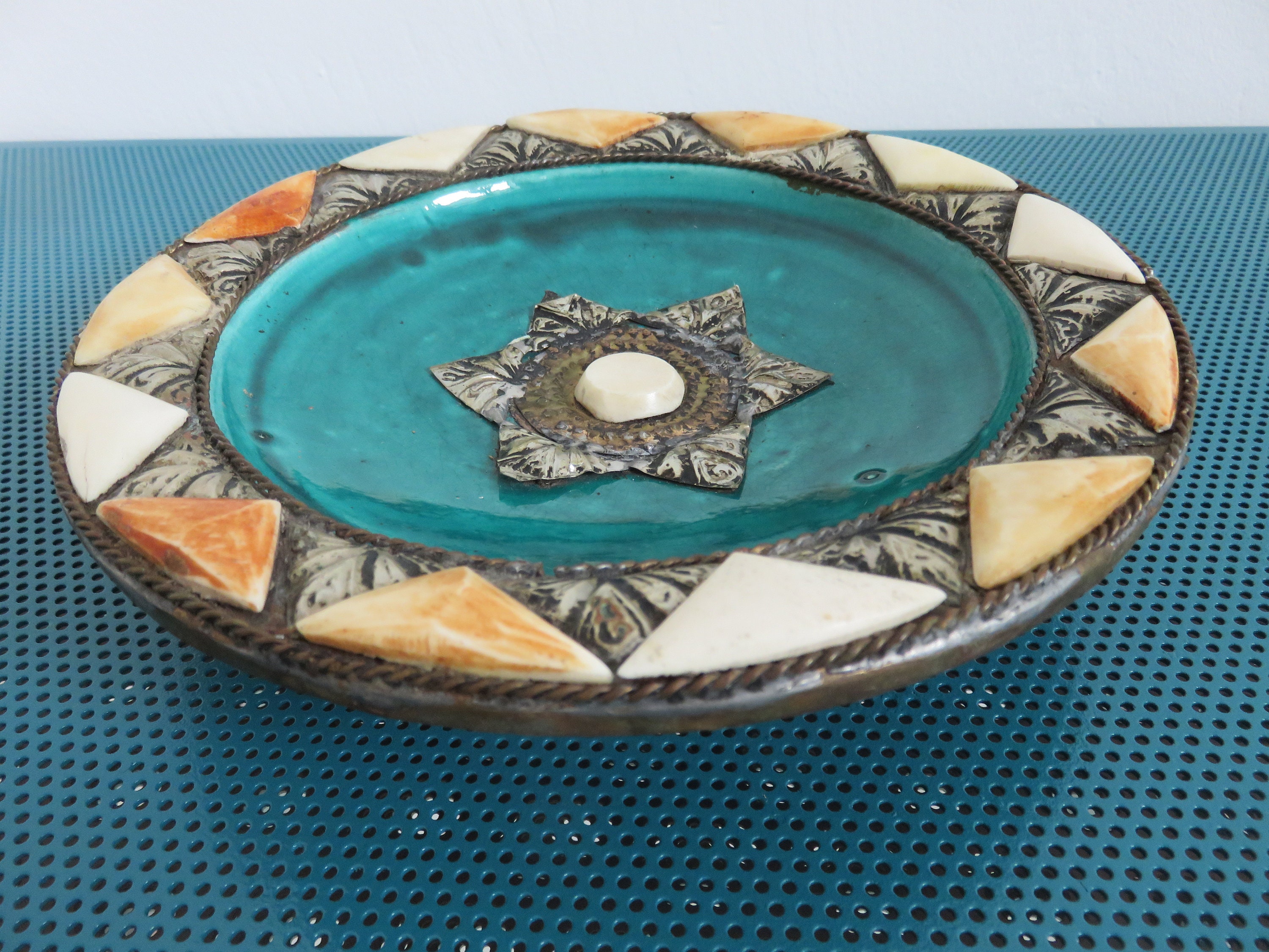 Vide Poche Berbère, Marocain, Ethnique, en Céramique, Métal et Os, Mid Century 1960 60's 1970 70's V