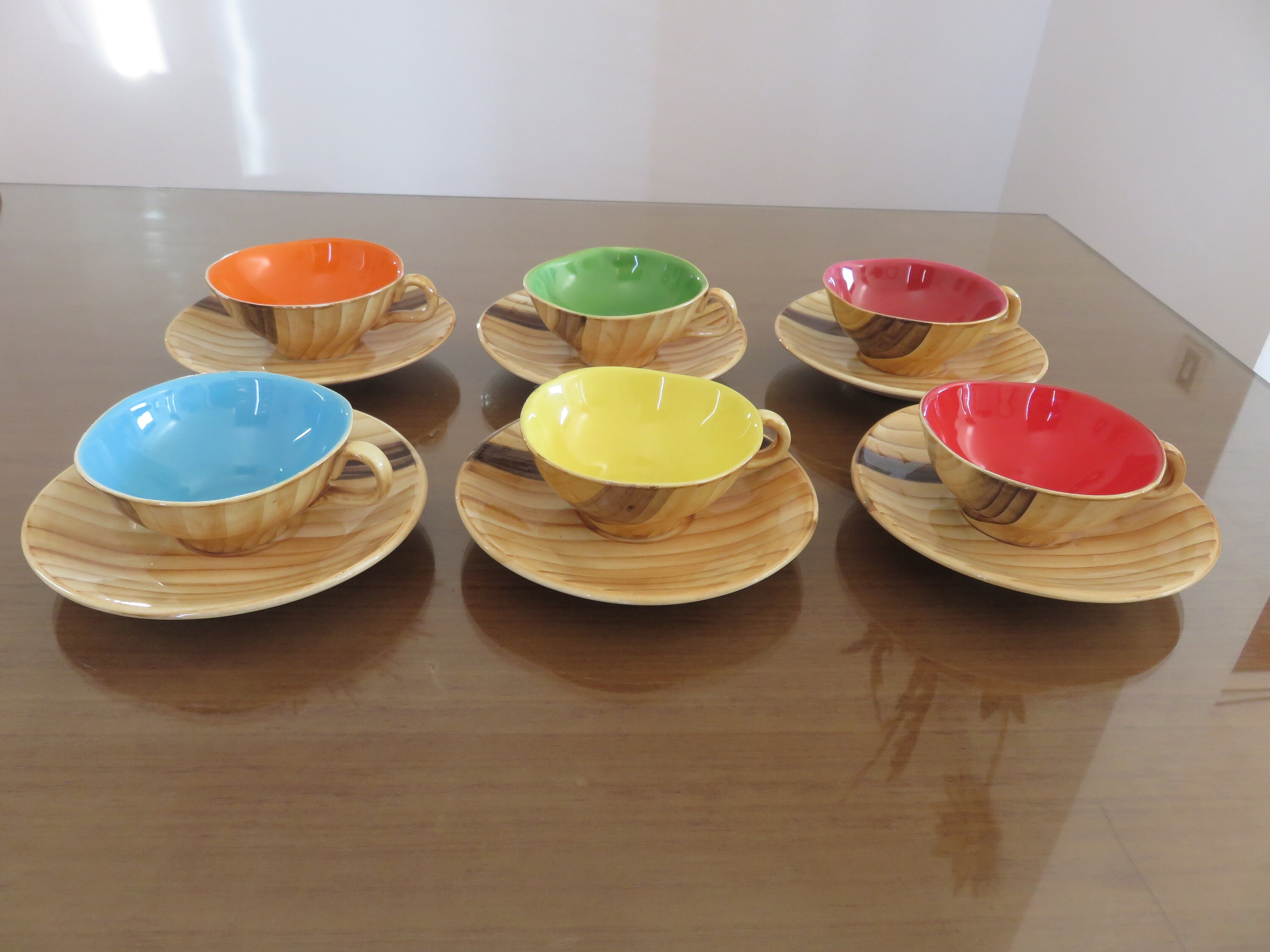 6 Tasses et Sous Vallauris, Couleurs Vives, en Céramique Aspect Faux Bois 1950 1960 50's 60's Mid Ce