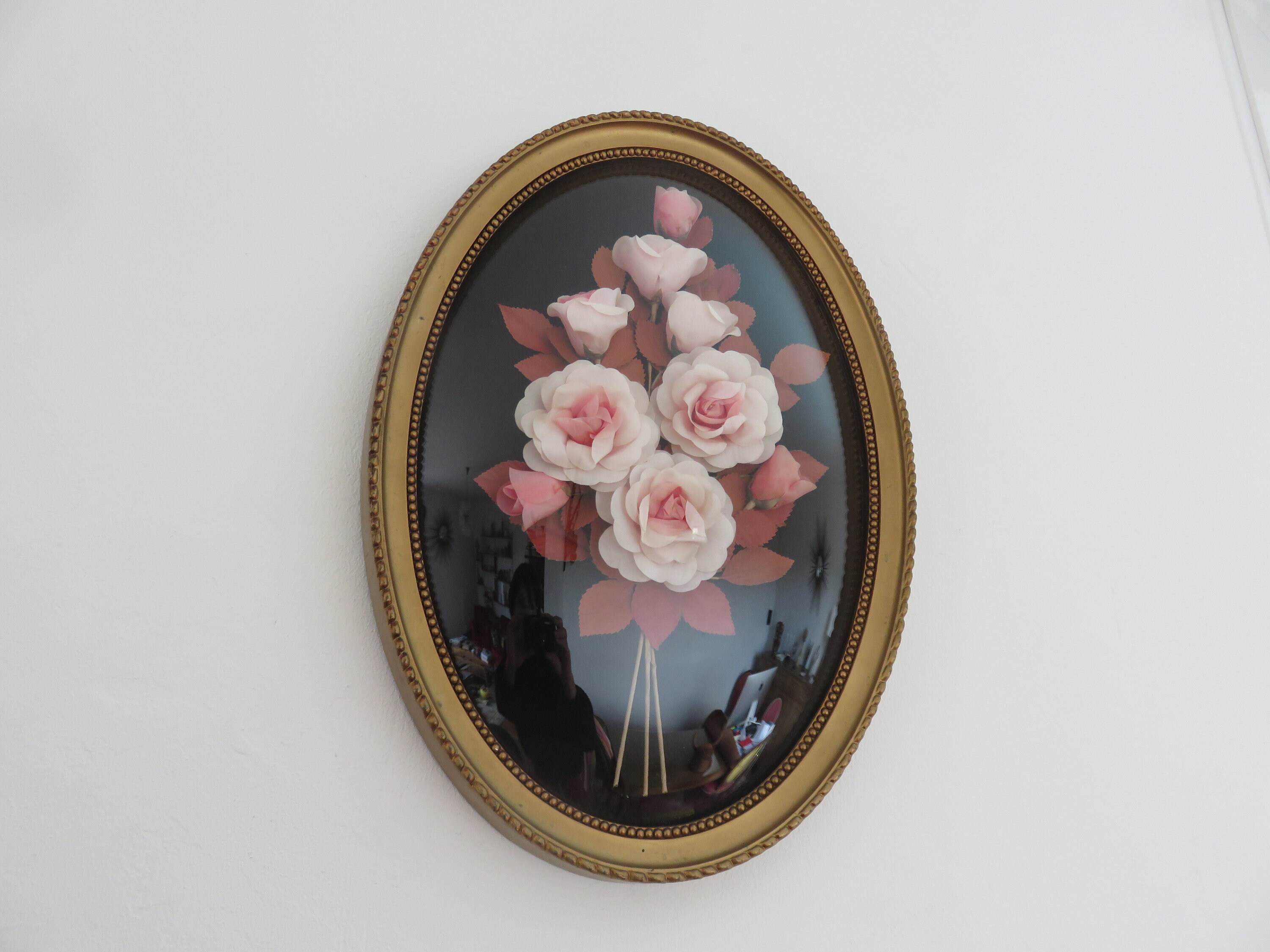 Très Grand Cadre Mural, Vitre Bombée, Ovale, Fleurs en Tissu, Mid Century 1950 1960 50's 60's Old Vi